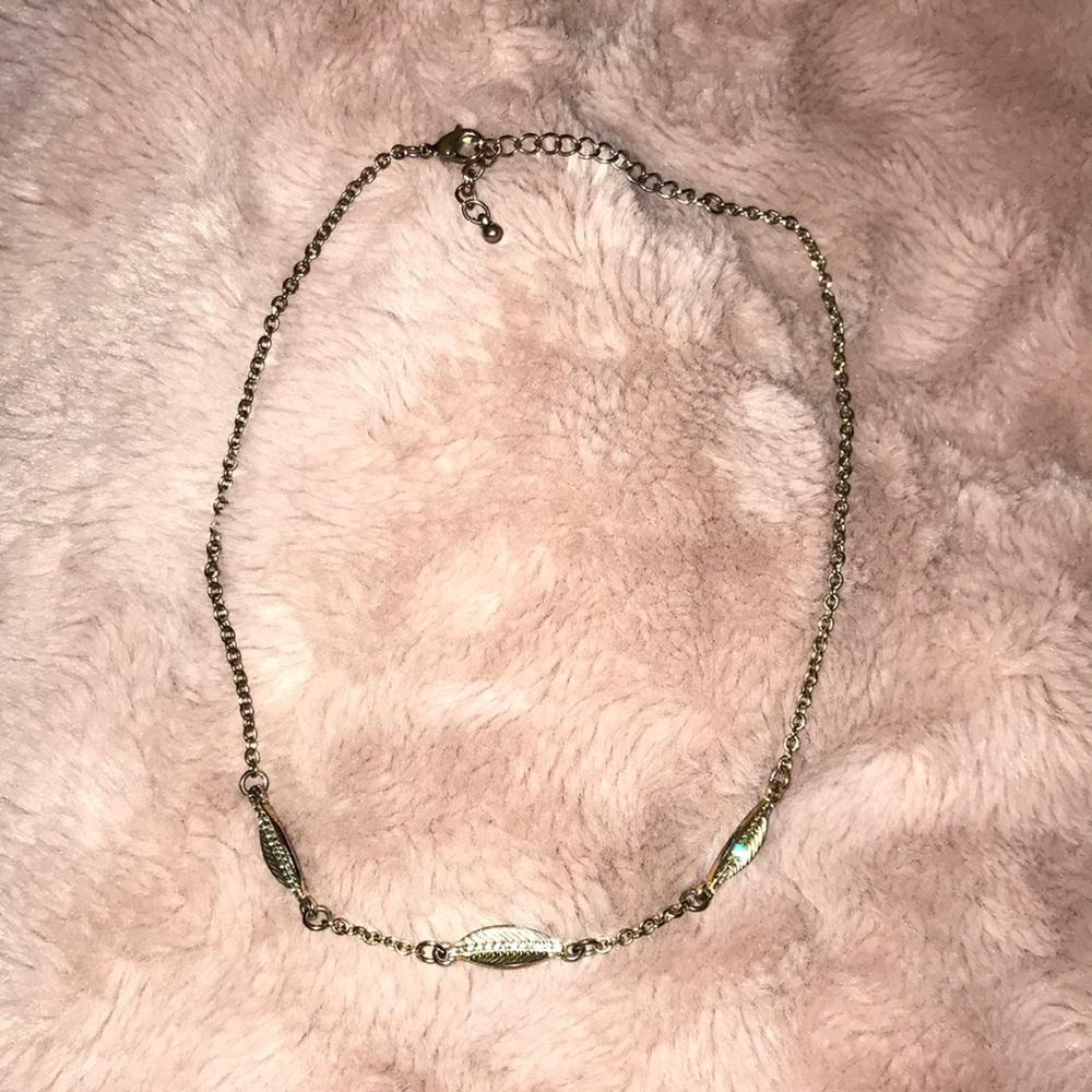 3 leaf gold choker